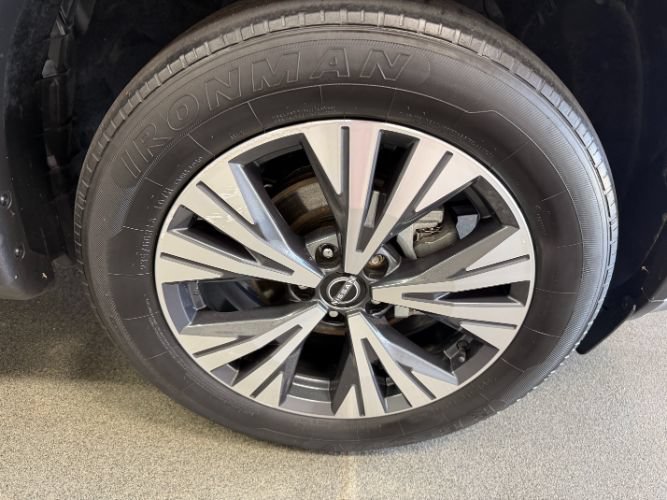 Used 2023 Nissan Rogue SV FWD image 8