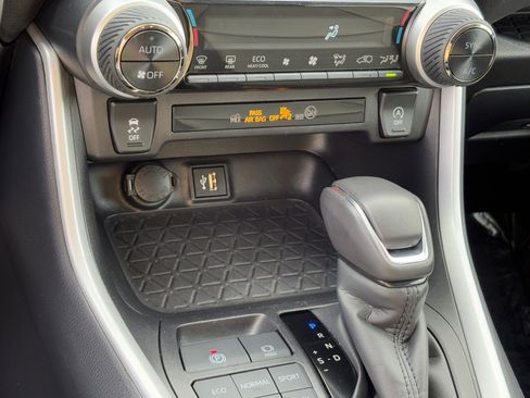 Certified 2025 Toyota RAV4 XLE Premium image 27