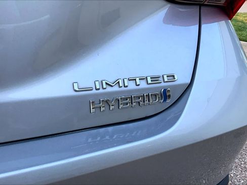Used 2019 Toyota Avalon Limited FWD image 30