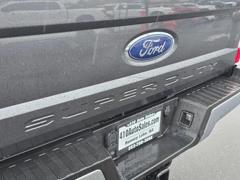 Used 2017 Ford F250 Lariat w/ Lariat Value Package AWD/4WD image 9