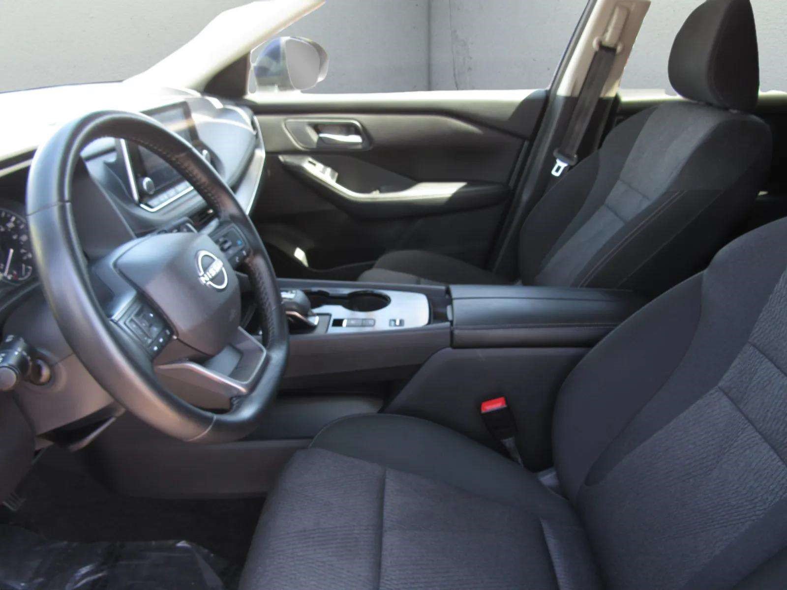 Used 2025 Nissan Rogue SV FWD image 15