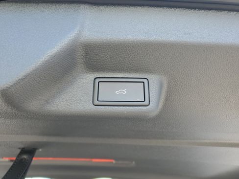 New 2025 Volkswagen ID. Buzz Pro S Plus image 8