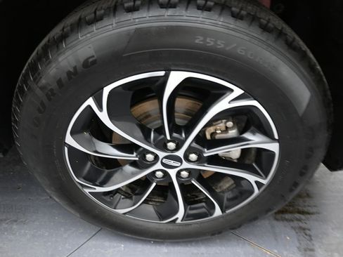 Used 2025 Lincoln Nautilus Premier image 33