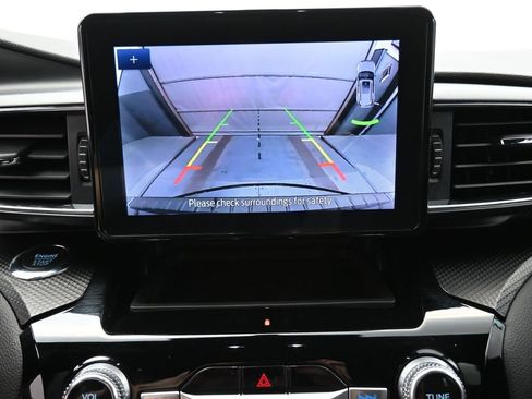 Used 2023 Ford Explorer ST image 3