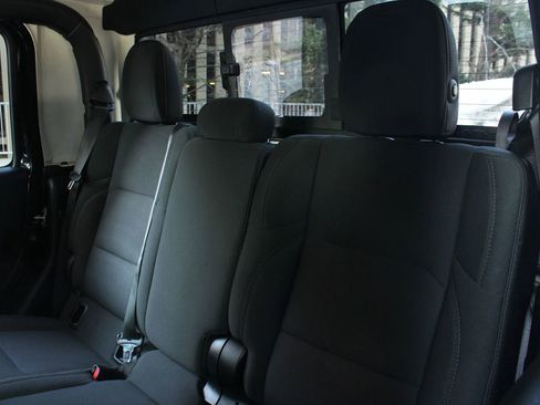 Used 2021 Jeep Gladiator Sport image 17