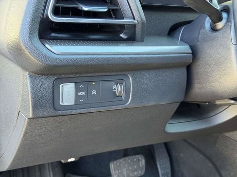 Used 2025 Chevrolet Traverse LT image 10