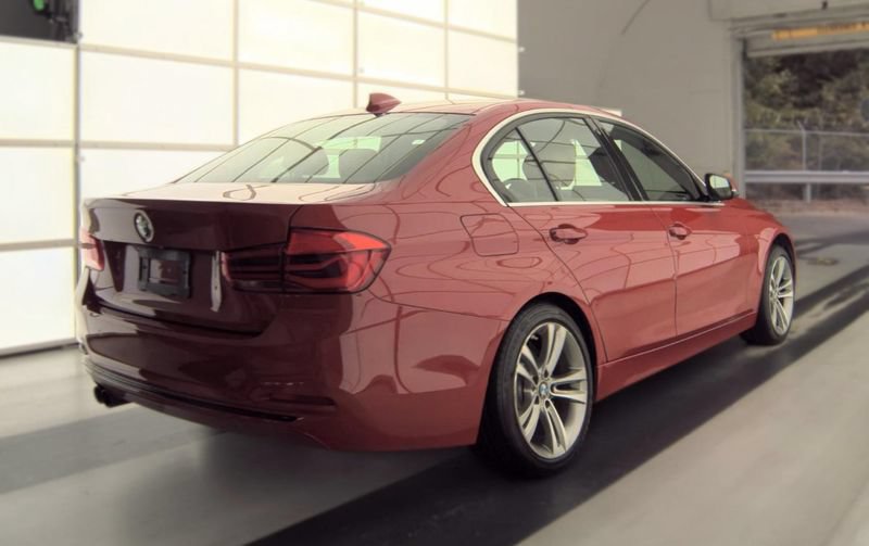 Used 2018 BMW 330i Sedan w/ Convenience Package RWD image 3