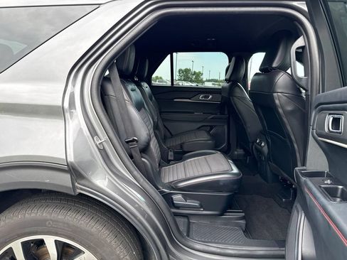 Used 2025 Ford Explorer ST-Line AWD/4WD image 13