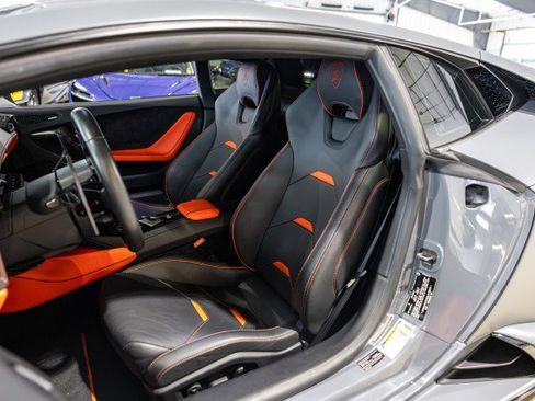 Used 2022 Lamborghini Huracan EVO RWD image 35