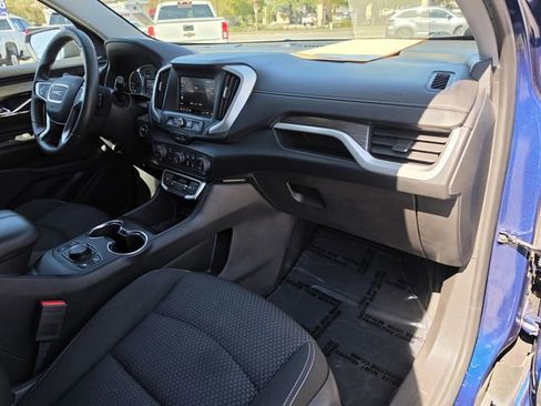 Used 2023 GMC Terrain SLE w/ Driver Convenience Package image 13