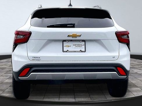New 2026 Chevrolet Trax LT FWD image 4
