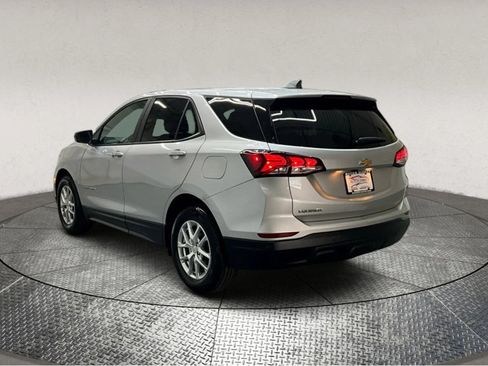 Used 2022 Chevrolet Equinox LS w/ LS Convenience Package image 6