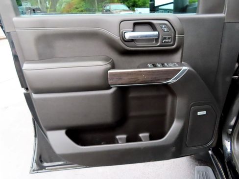 Used 2020 Chevrolet Silverado 2500 LTZ image 28