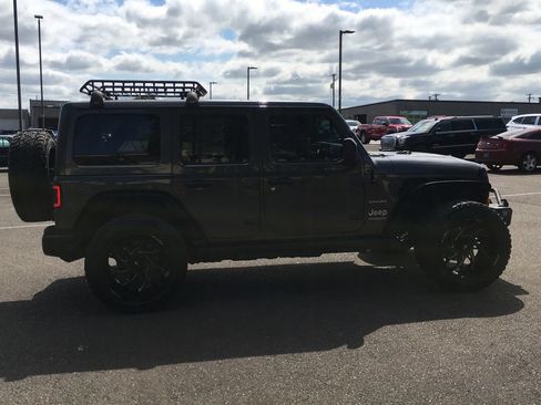 Used 2020 Jeep Wrangler Unlimited Sahara w/ Uconnect 4C Nav & Sound Group AWD/4WD image 8