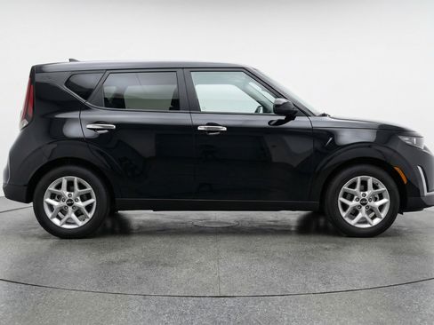 Used 2025 Kia Soul LX w/ LX Technology Package FWD image 11