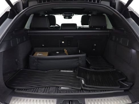 Used 2023 Land Rover Range Rover Velar R-Dynamic S image 18