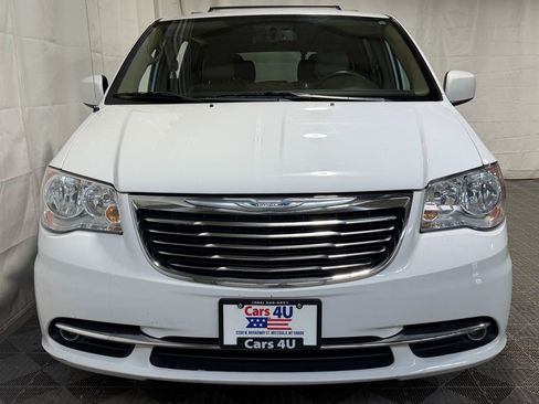 Used 2015 Chrysler Town & Country Touring FWD image 2