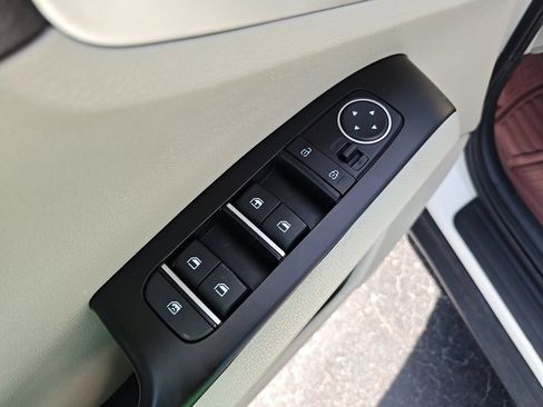 Used 2023 Kia Soul LX w/ LX Technology Package FWD image 11