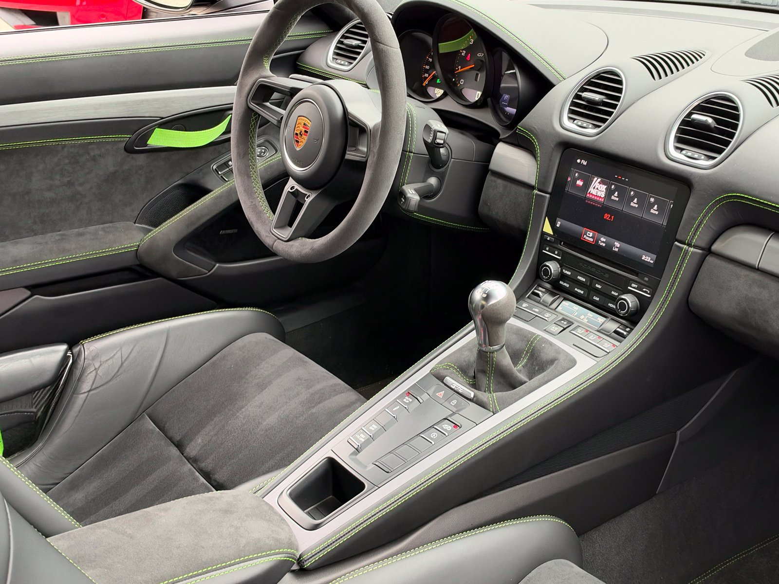 Used 2020 Porsche 718 Cayman GT4 RWD image 4