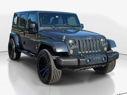 Used 2017 Jeep Wrangler Unlimited Sahara w/ Connectivity Group AWD/4WD image 2