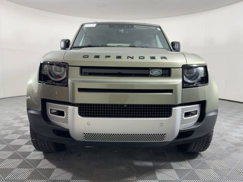 Used 2023 Land Rover Defender 110 SE image 5