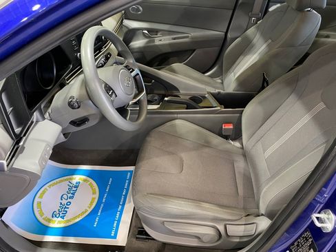 Used 2022 Hyundai Elantra SE image 10