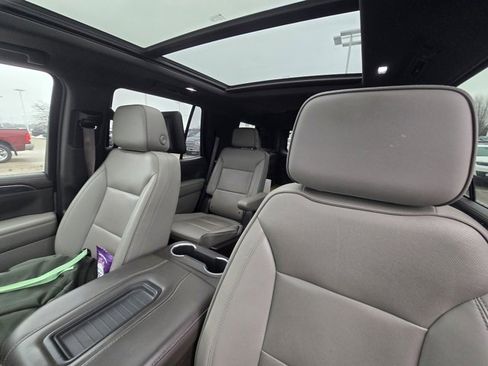 Used 2022 GMC Yukon SLT w/ SLT Premium Package image 9