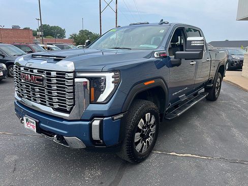 Used 2025 GMC Sierra 3500 Denali w/ Denali Reserve Package AWD/4WD image 4