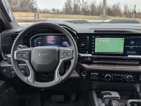 Used 2024 Chevrolet Silverado 1500 LT Trail Boss w/ Convenience Package II image 18