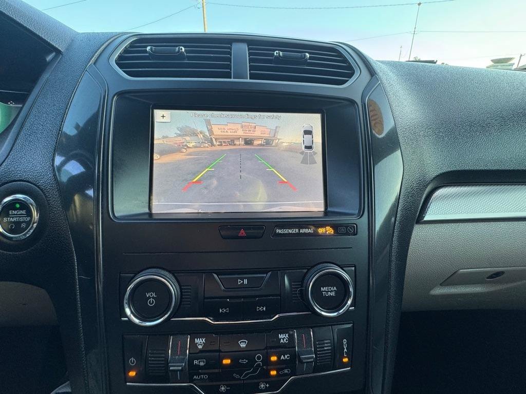Used 2018 Ford Explorer XLT w/ Equipment Group 201A FWD image 23