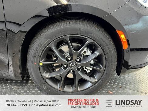 New 2026 Chrysler Pacifica Limited w/ S Appearance Package FWD image 11