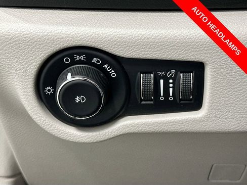 Used 2017 Chrysler Pacifica Touring-L FWD image 11