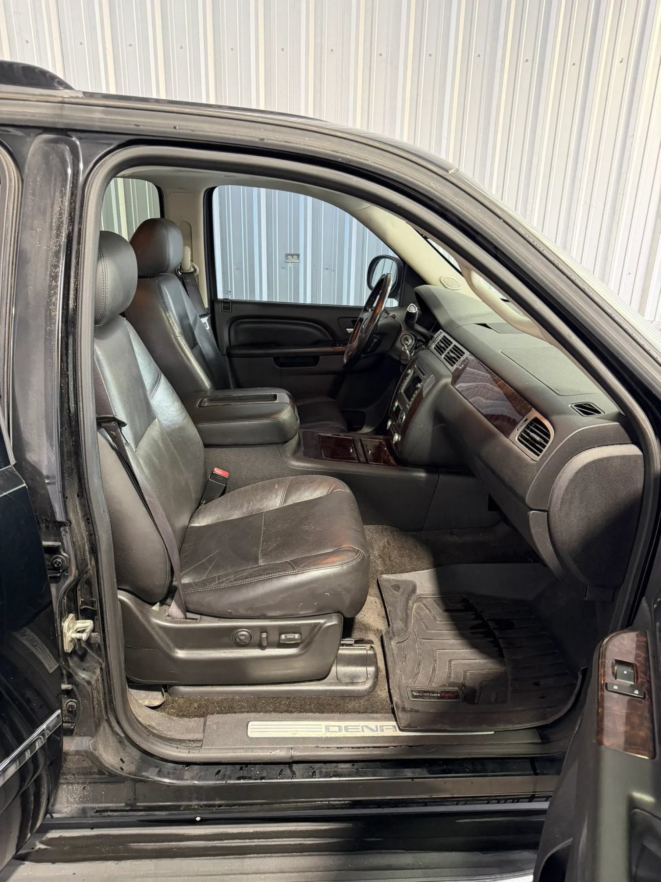 Used 2011 GMC Yukon Denali RWD image 24
