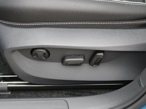 New 2026 Volkswagen Taos SEL AWD/4WD image 10