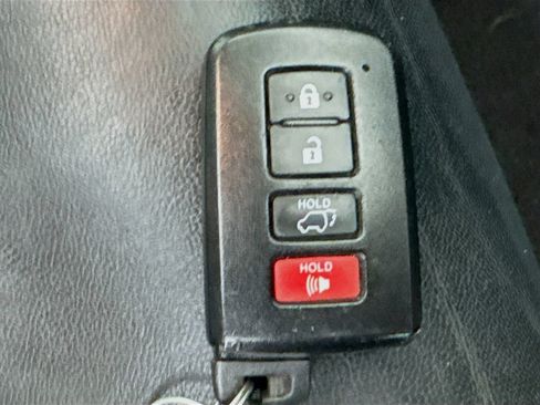 Used 2018 Toyota Highlander XLE AWD/4WD image 40
