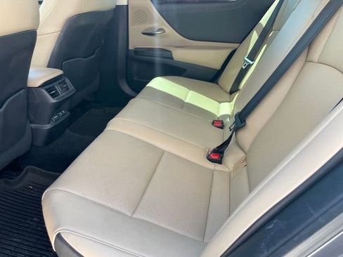 Used 2020 Lexus ES 300h w/ Premium Package FWD image 5