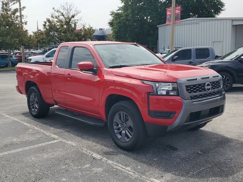 Certified 2025 Nissan Frontier SV RWD image 3