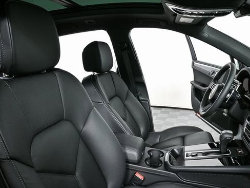 New 2025 Porsche Macan image 28