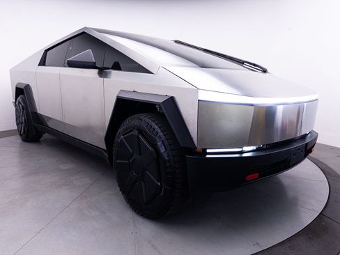 Used 2024 Tesla Cybertruck AWD Crew Cab image 12