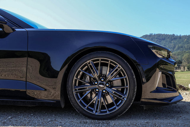 Used 2019 Chevrolet Camaro ZL1 w/ LPO, ZL1 Protection Package RWD image 10