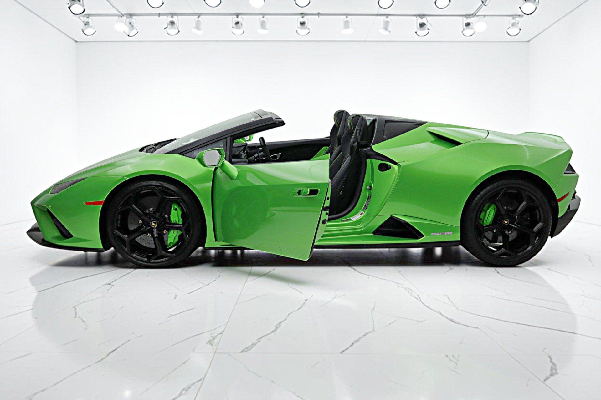 Used 2023 Lamborghini Huracan EVO RWD image 4