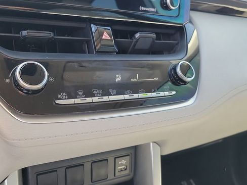 Used 2022 Toyota Corolla Cross L image 23