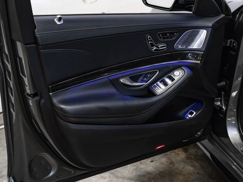 Used 2017 Mercedes-Benz S 550 Sedan image 34