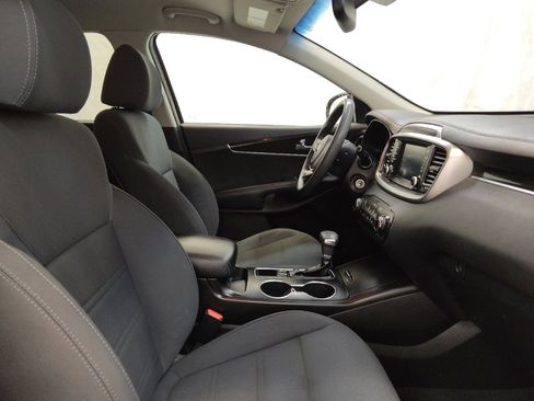 Used 2019 Kia Sorento LX image 21