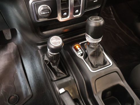 Used 2023 Jeep Wrangler Sport AWD/4WD image 8