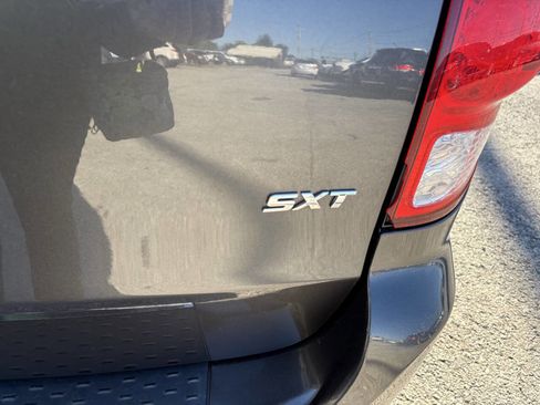 Used 2016 Dodge Grand Caravan SXT image 11