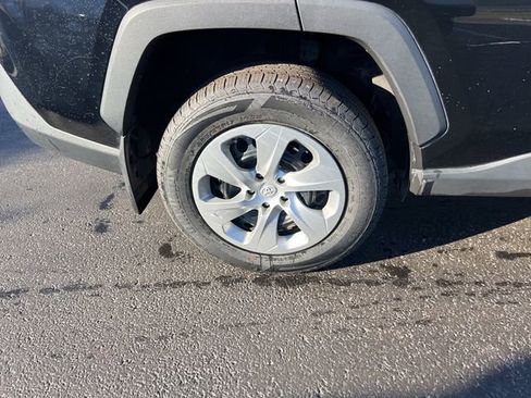 Used 2022 Toyota RAV4 LE image 20