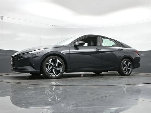Used 2023 Hyundai Elantra SEL w/ Convenience Package FWD image 44