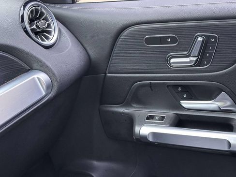 Used 2023 Mercedes-Benz GLB 250 4MATIC image 25