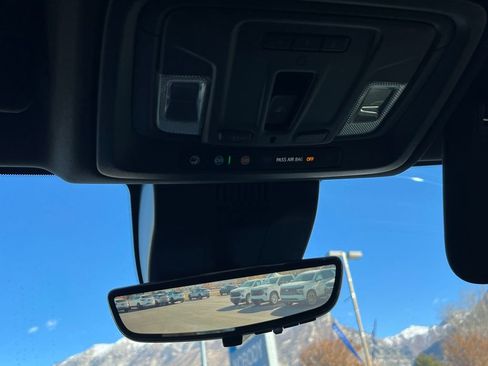 Used 2023 Chevrolet Silverado 1500 ZR2 w/ Technology Package image 33